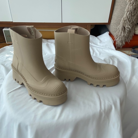Chloe Raina beige rubber rain boots, round tow, pull tabs, Women size 40 - Picture 10 of 15